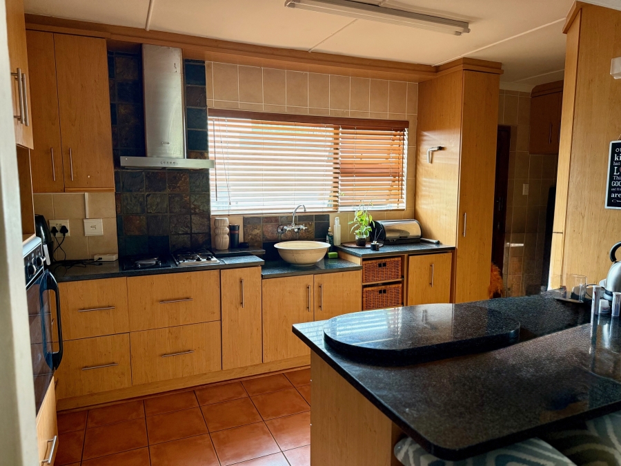 4 Bedroom Property for Sale in Bergzicht Western Cape